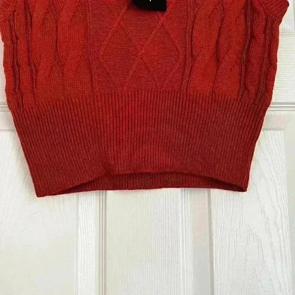 Moon & Madison Knitted Sweater Vest - Picture 4 of 7